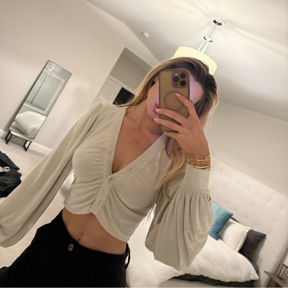 Long sleeve crop top 🤍